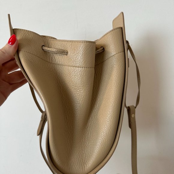 The Row Drawstring Pouch Bucket Bag Peebled Leather Beige Deerskin - Picture 6 of 12